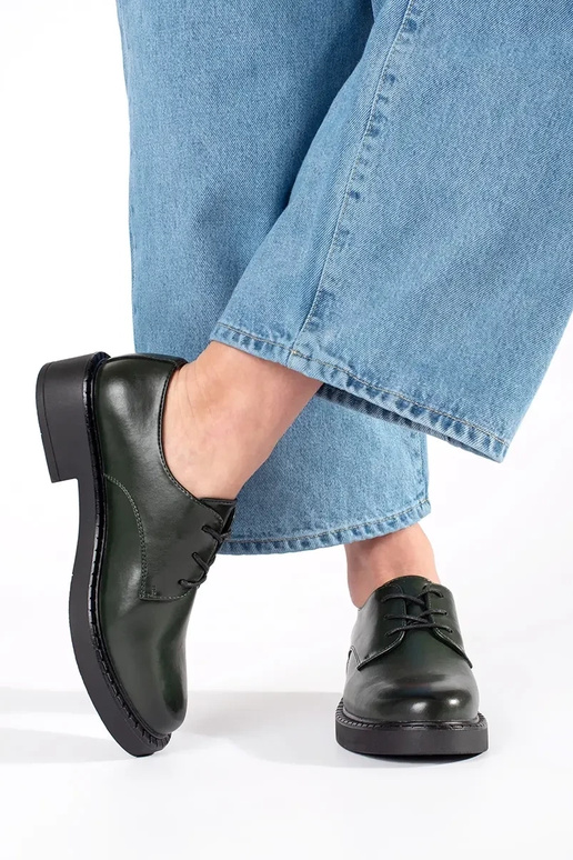 Žalios spalvos pusbačiai ant žemo...