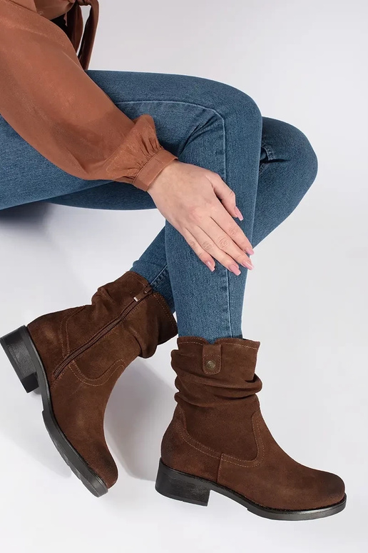 Rudi odiniai batai su raukšlėta... Rudi odiniai batai su raukšlėta...