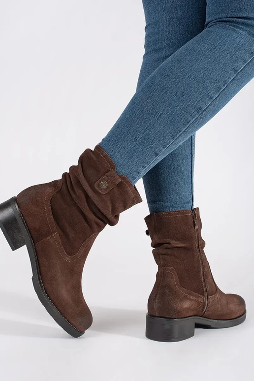 Rudi odiniai batai su raukšlėta... Rudi odiniai batai su raukšlėta...