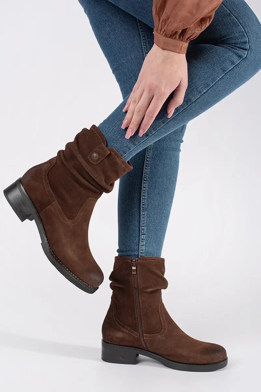 Rudi odiniai batai su raukšlėta... Rudi odiniai batai su raukšlėta...