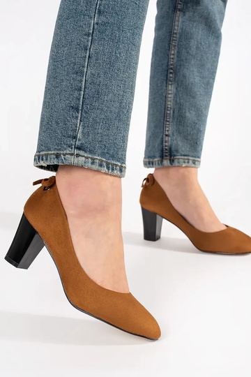 Raudoni zomšiniai... 2