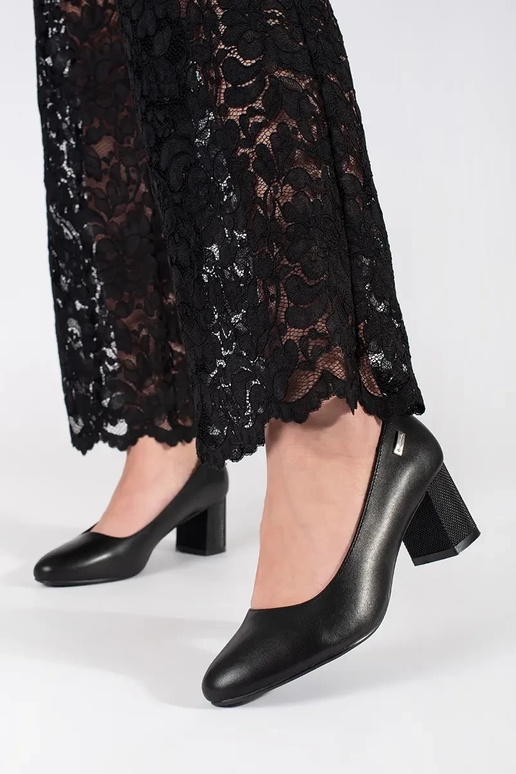 Juodos spalvos klasikiniai...