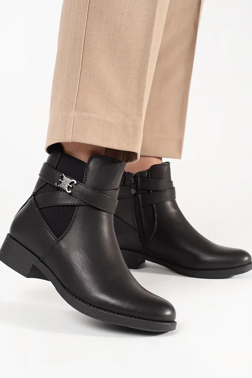 Juodos spalvos moteriški batai