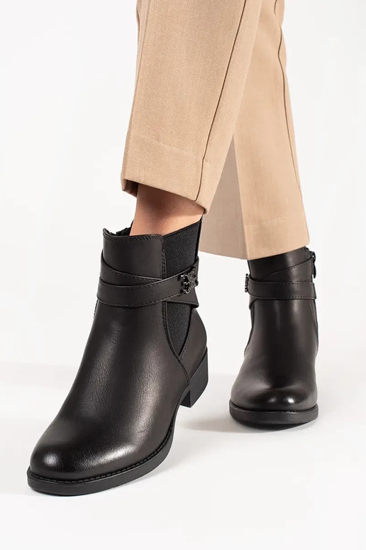 Juodos spalvos moteriški batai