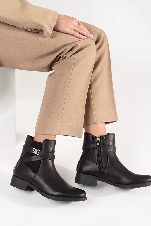 Juodos spalvos moteriški batai