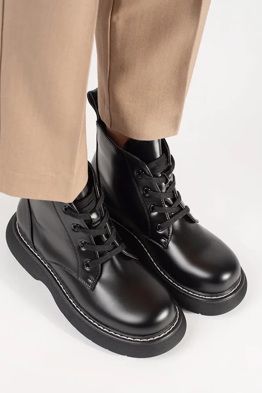 Juodos spalvos batai su platforma