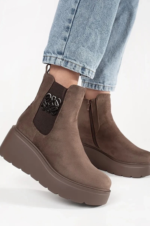 Rudos spalvos Chelsea batai iš zomšos