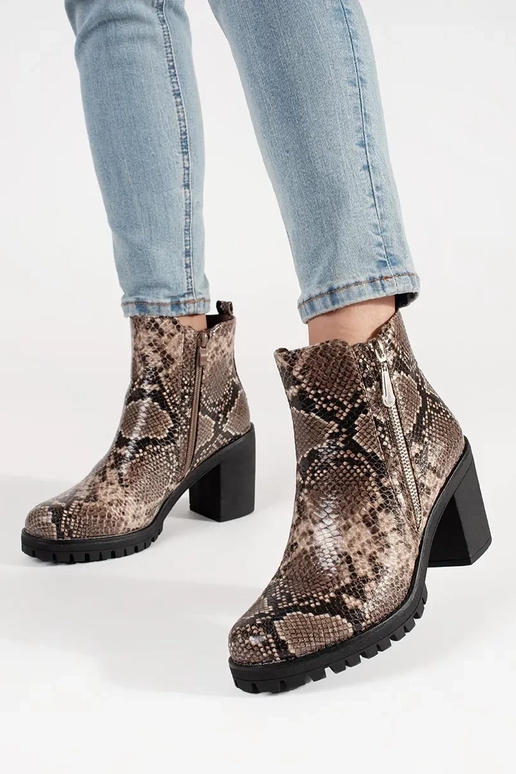 Batai su kulnu ir leopardo raštu