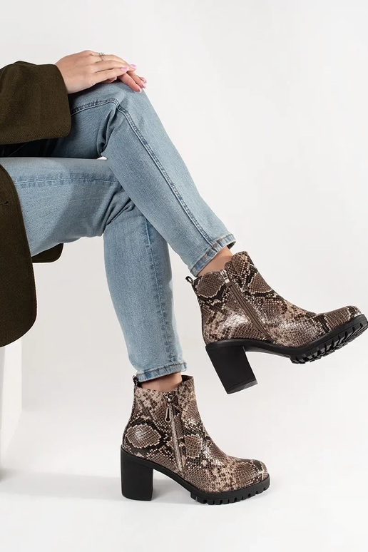 Batai su kulnu ir leopardo raštu