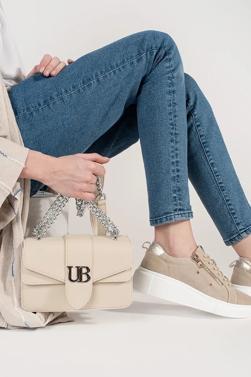 Ryškiai mėlynos spalvos mažo dydžio... Ryškiai mėlynos spalvos mažo dydžio...