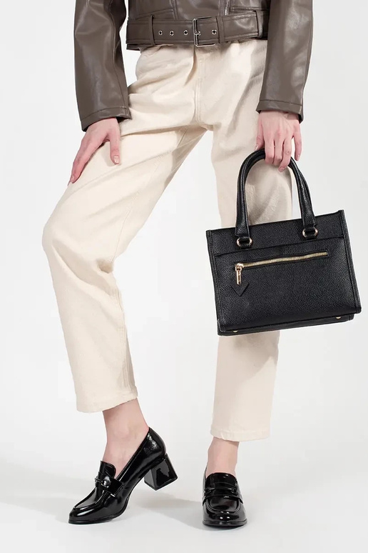 Juoda rankinė su užtrauktuku Juoda rankinė su užtrauktuku