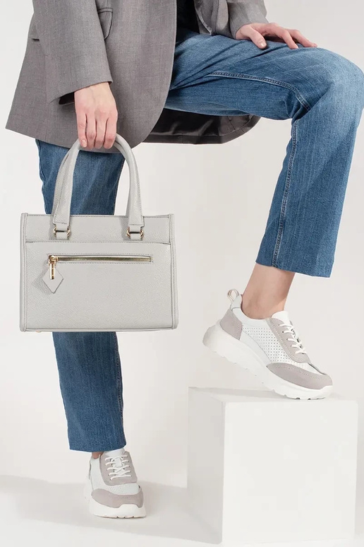 Pilka rankinė su užtrauktuku