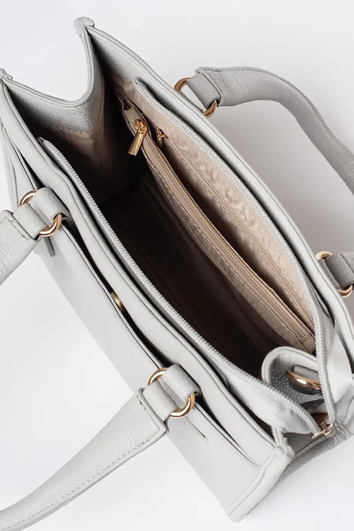 Pilka rankinė su užtrauktuku