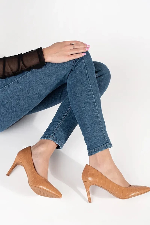 Aukštakulniai smėlio spalvos