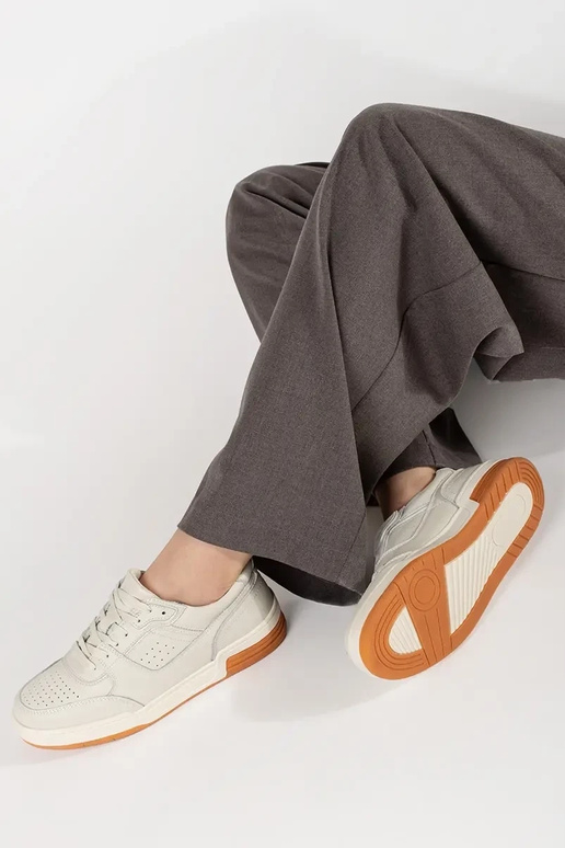 baltos spalvos Sneakers modelio batai...