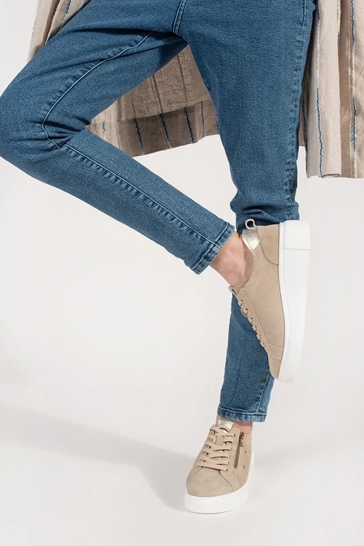 Smėlio sportiniai batai ant storo pado Smėlio sportiniai batai ant storo pado