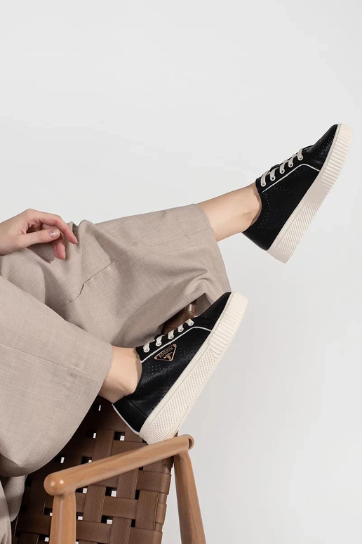 Juodos odinės sportinės bateliai su...