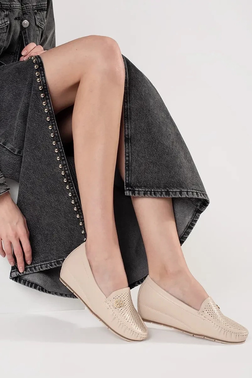 Smėlio spalvos moteriški pusbačiai su... Smėlio spalvos moteriški pusbačiai su...