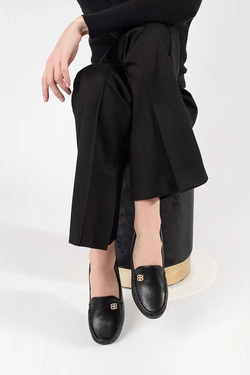 Juodos spalvos moteriški pusbačiai su... Juodos spalvos moteriški pusbačiai su...