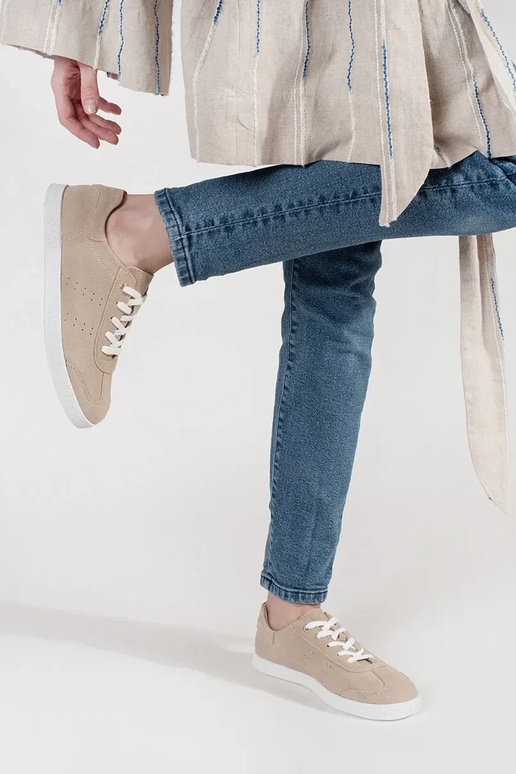 Smėlio odiniai sportiniai batai Smėlio odiniai sportiniai batai