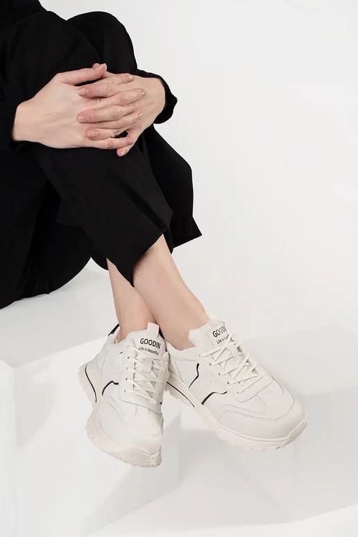 Pilkos spalvos ažūriniai batai iš...