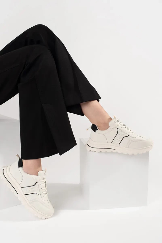 Pilkos spalvos ažūriniai batai iš...