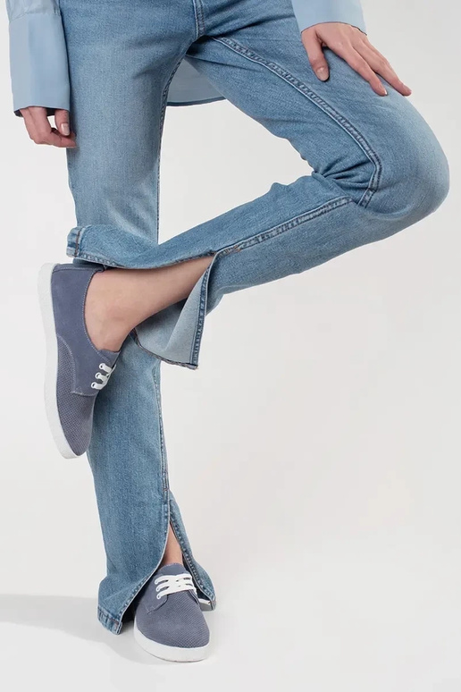 Mėlynos spalvos batai ažūriniai iš... Mėlynos spalvos batai ažūriniai iš...