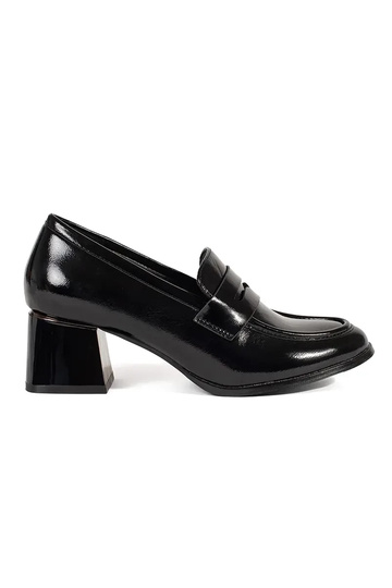 Juodos spalvos pusbačiai...