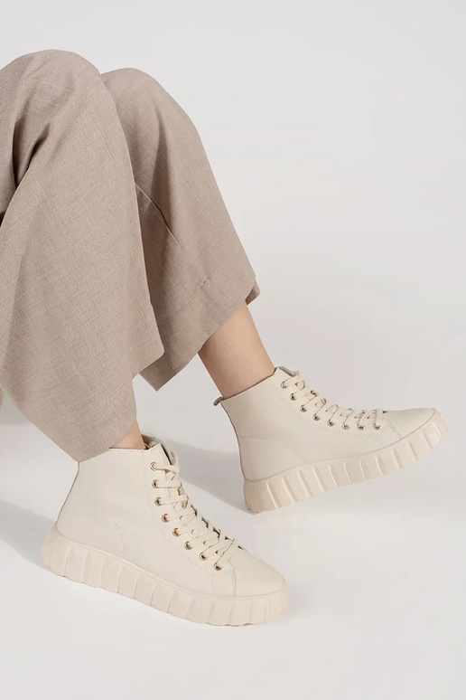 Aukšti moteriški batai su platforma