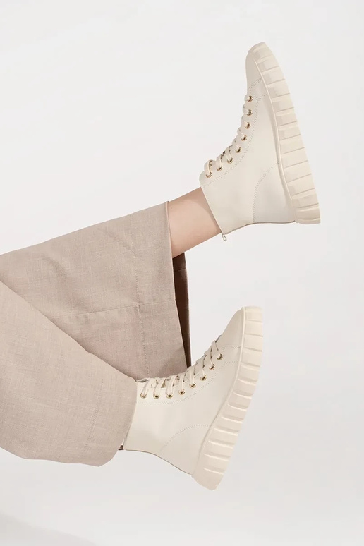 Aukšti moteriški batai su platforma