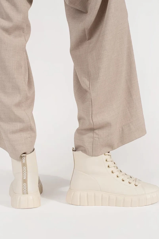 Aukšti moteriški batai su platforma