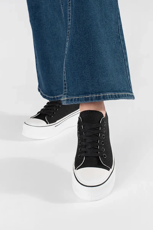 Juodos spalvos klasikinio modelio...