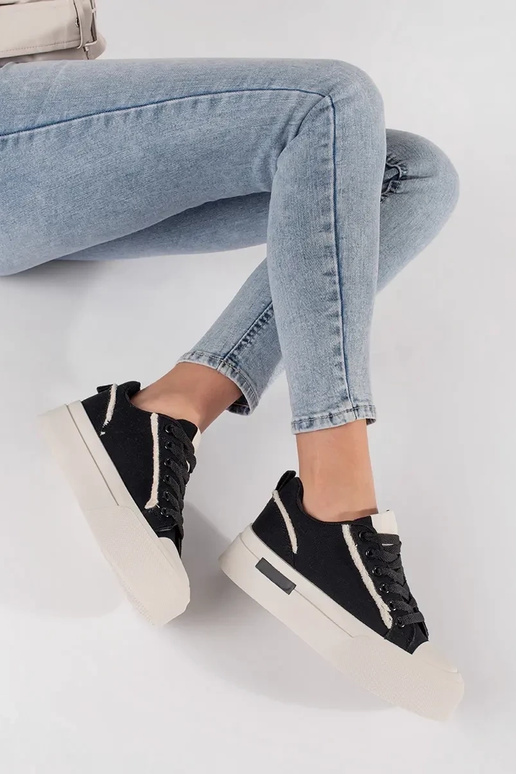 Juodos ir baltos spalvos Sneakers...