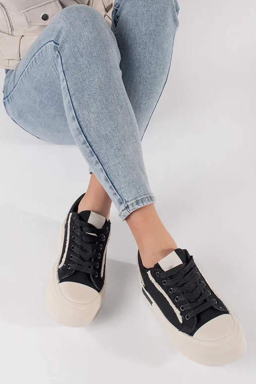 Juodos ir baltos spalvos Sneakers...