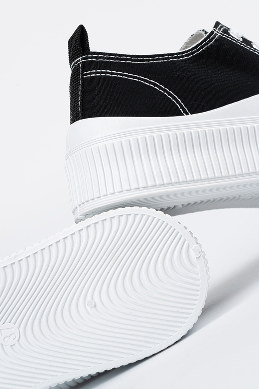 Juodos ir baltos spalvos Sneakers...