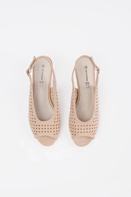 Smėlio spalvos sandalai ant žemo posto