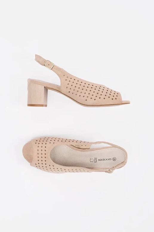 Smėlio spalvos sandalai ant žemo posto