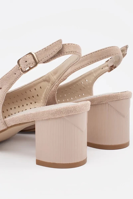 Smėlio spalvos sandalai ant žemo posto