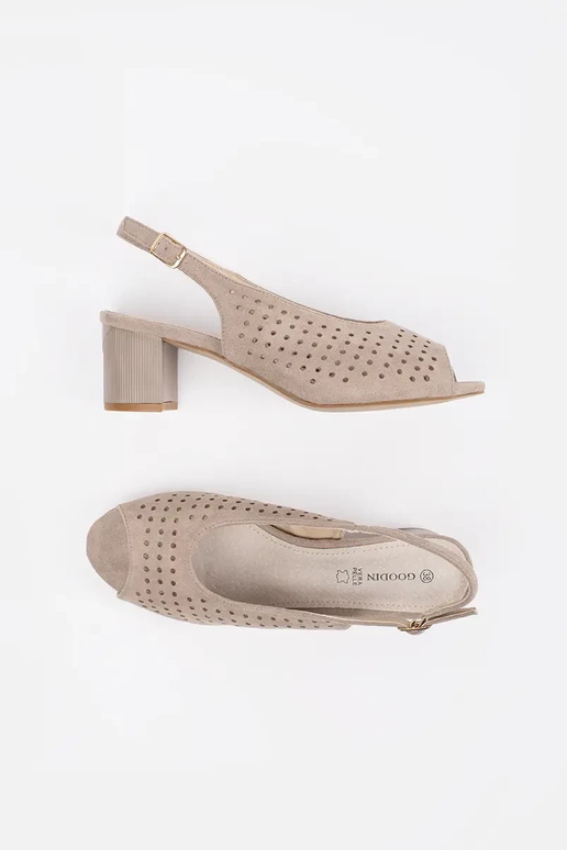 Basutės ant kulno sidabro spalvos Basutės ant kulno sidabro spalvos