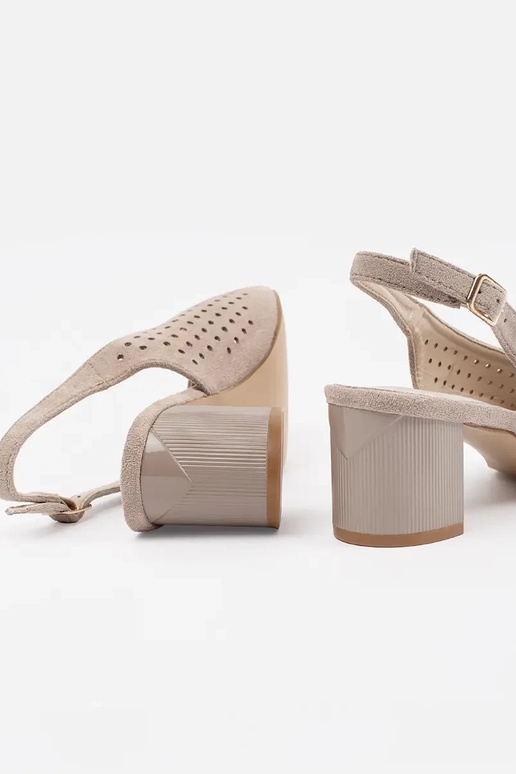 Basutės ant kulno sidabro spalvos Basutės ant kulno sidabro spalvos