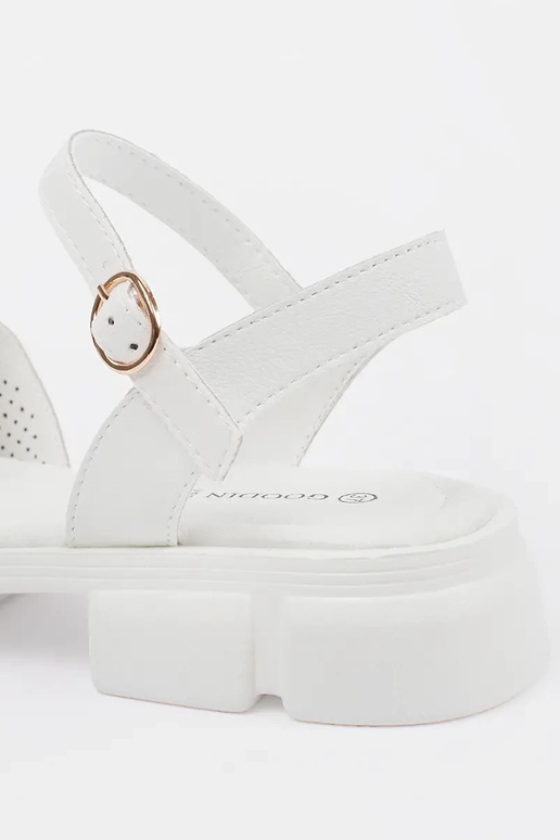 Baltos sandalai su platforma Baltos sandalai su platforma