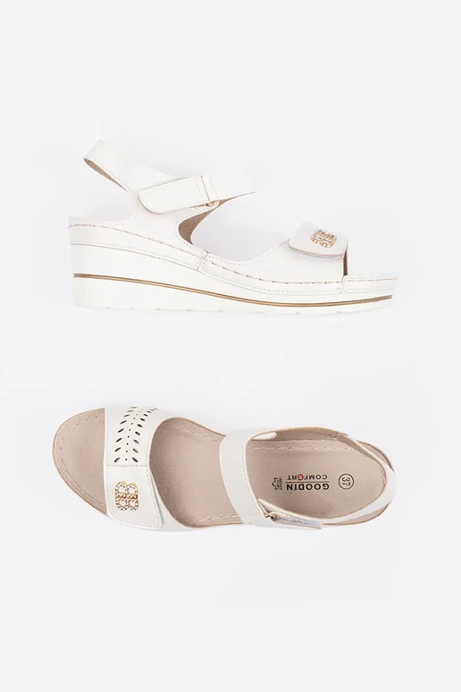 Baltos spalvos sandalai ant...