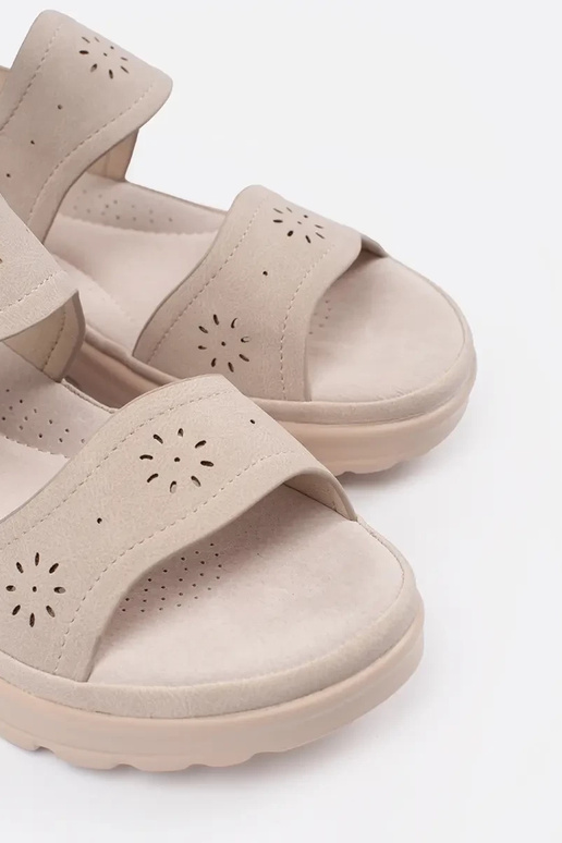 Dramblio kaulo spalvos sandalai... Dramblio kaulo spalvos sandalai...