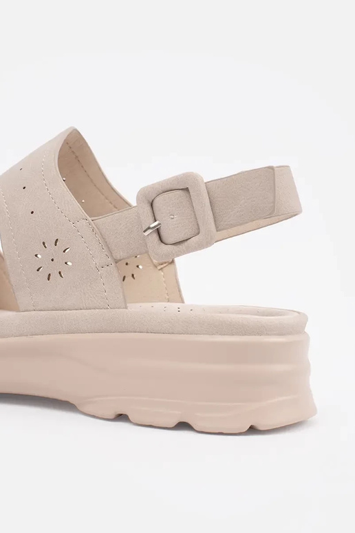 Dramblio kaulo spalvos sandalai... Dramblio kaulo spalvos sandalai...