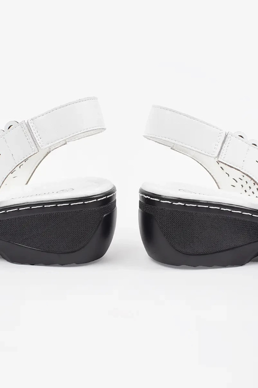 Moteriški smėlio spalvos sandalai ant... Moteriški smėlio spalvos sandalai ant...