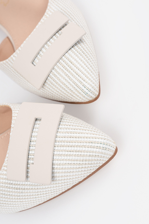 Baltos basutės su atviru kulnu