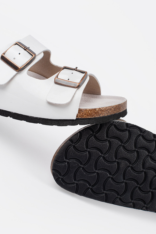 Balti šlepetės ant plokščio pado