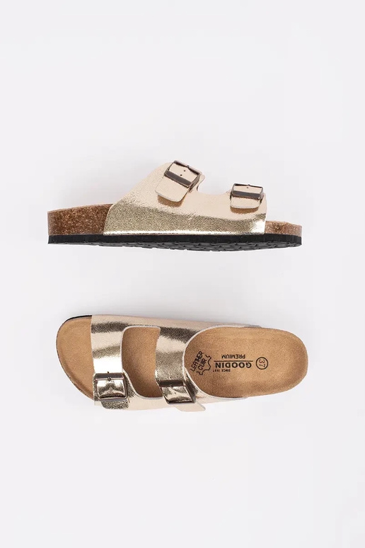 Aukso spalvos šlepetės ant plokščio pado Aukso spalvos šlepetės ant plokščio pado