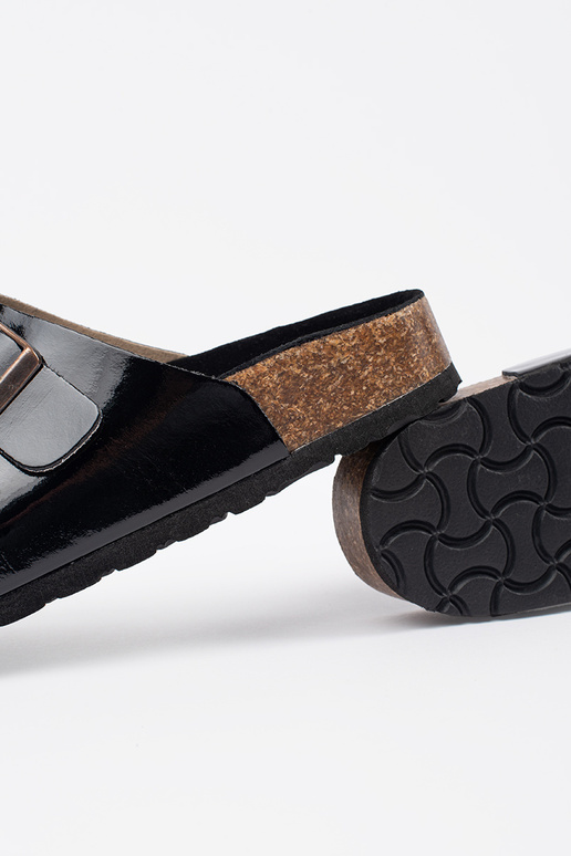 Juodi šlepetės ant plokščio pado Juodi šlepetės ant plokščio pado