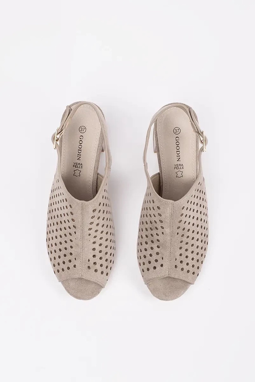 smėlio spalvos sandalai ant...